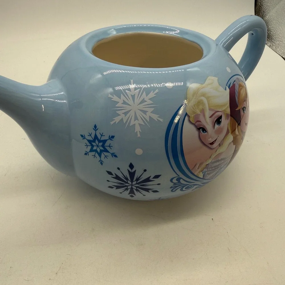Disney Frozen Elsa Anna Ceramic Teapot Blue Snowflake Lid Movie Collectible